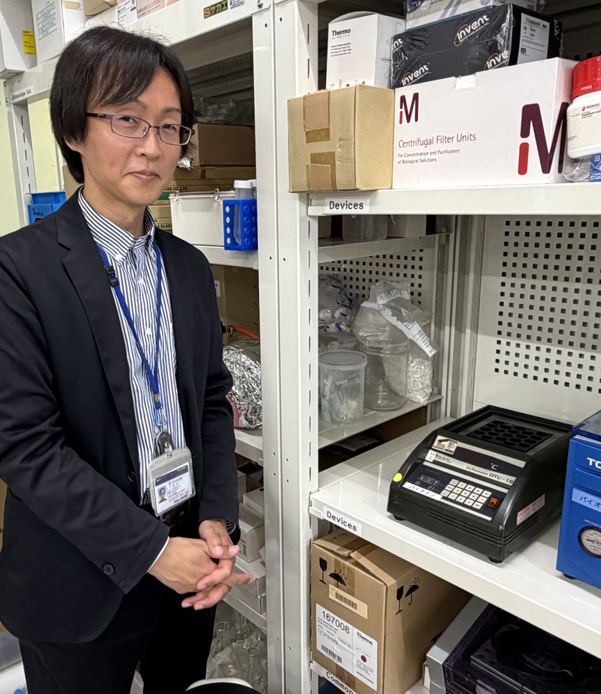 タイテックのアルミブロック恒温槽DTU-1CN。培地の調整などにご頂いています。